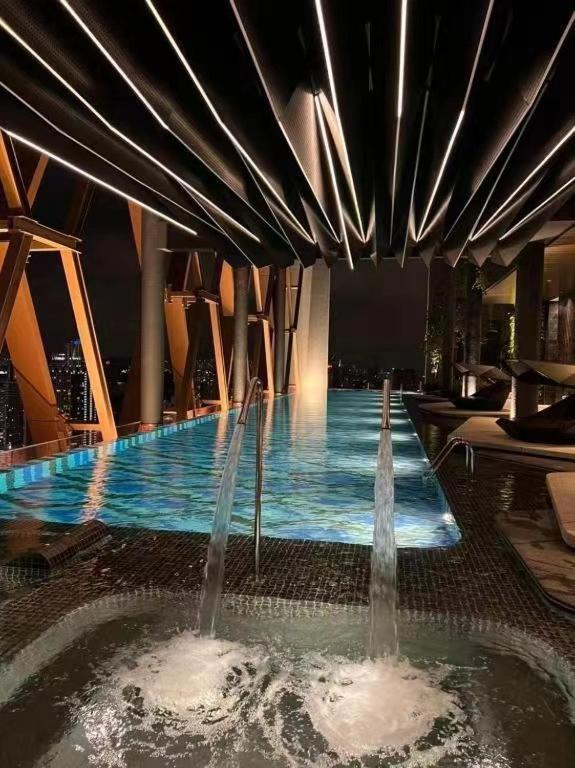 Апартаменты Borderless Swimming Pool - Invincible Twin Towers View - Free Wifi Kampong Gombak Utara Экстерьер фото